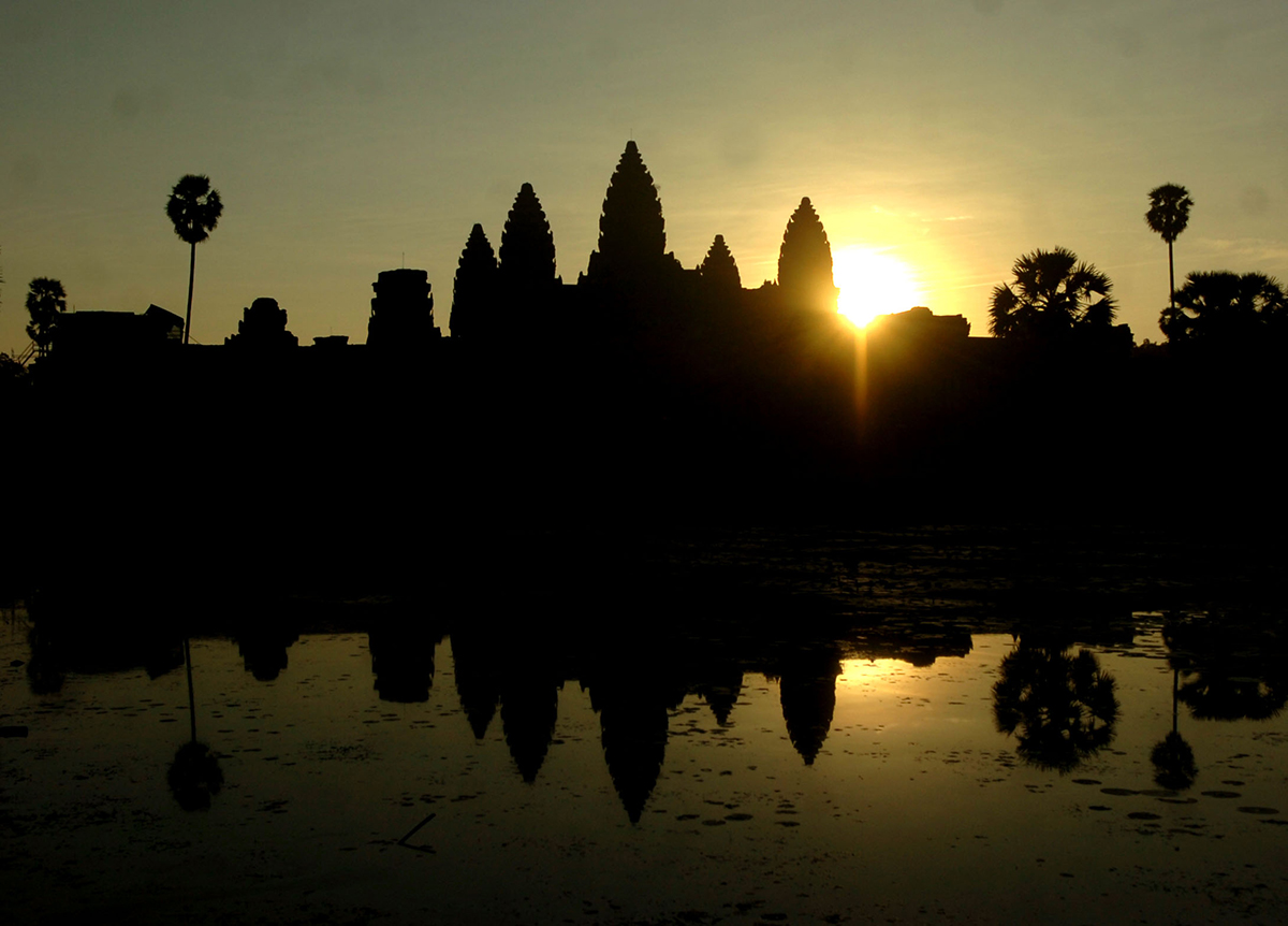 ASIA  JANUARY 2008  The sunrise at Angkor Wat temple in Cambodia.  The Enquirer/Leigh Taylor